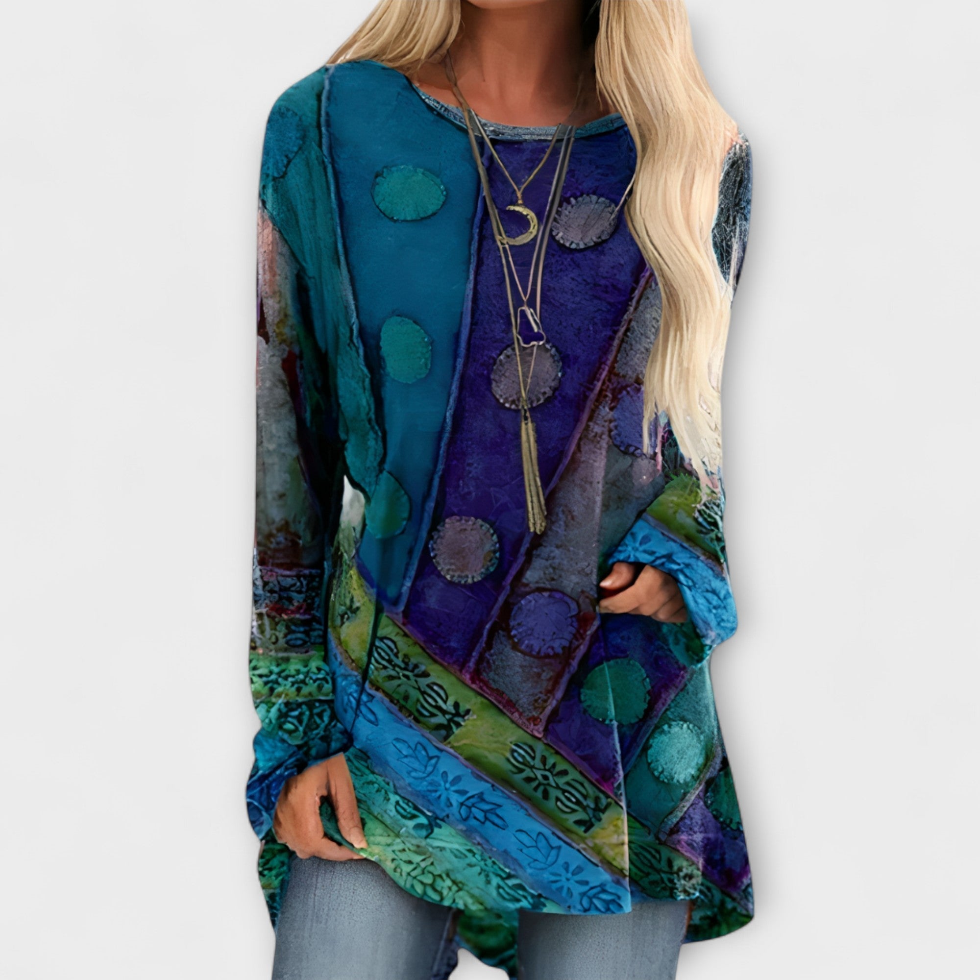 Blusa femenina elegante con estampado étnico
