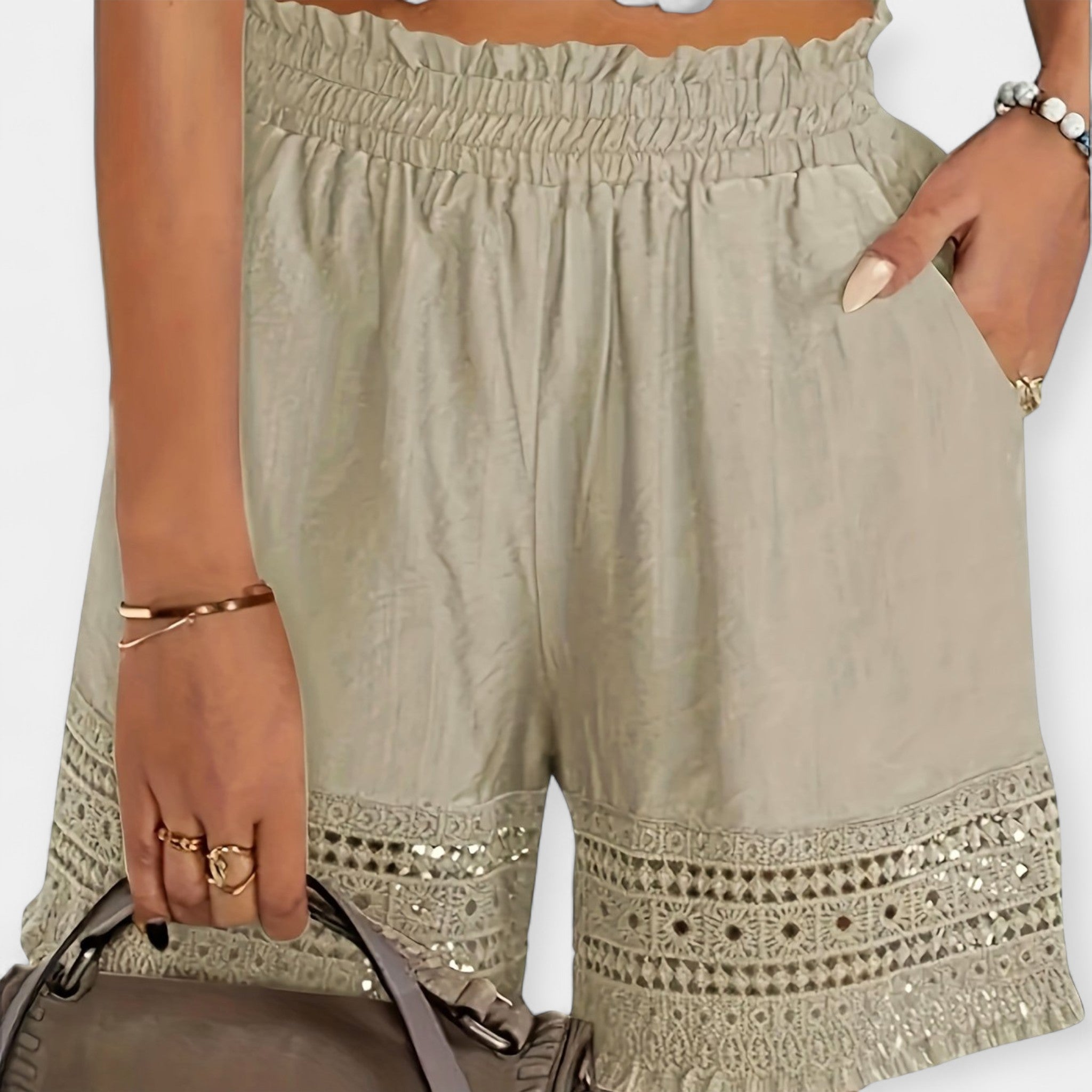 Shorts con encaje