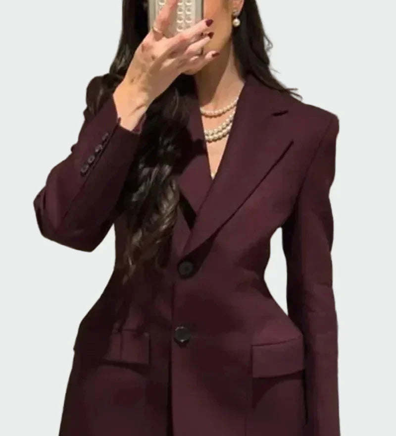Nikol - Chaqueta con un corte impresionante y botones