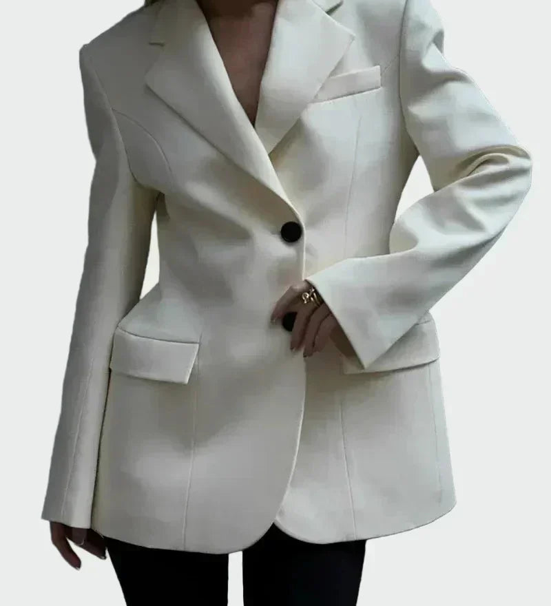 Nikol - Chaqueta con un corte impresionante y botones